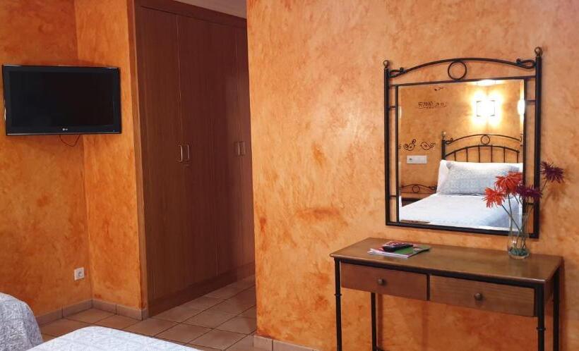 스탠다드 트리플 룸, Hostal El Lechuguero