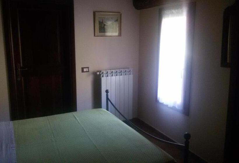 اتاق استاندارد با بالکن و چشم‌انداز دریا, Locanda Dei Boi
