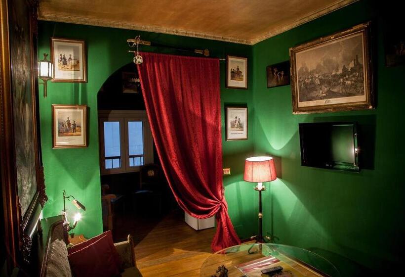 سوئیت جونیور با تراس, Repubblica Di Oz Rooms