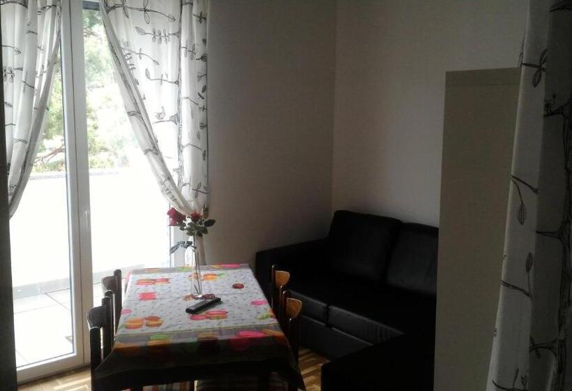 Студия Премиум, Affittacamere Valchiavenna Foresteria In Tranquilla Villa Signorile Con Comodo Parcheggio Privato