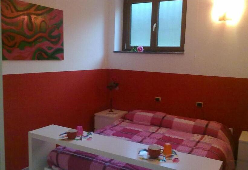 Апартаменты 3 Спальни, Affittacamere Valchiavenna Foresteria In Tranquilla Villa Signorile Con Comodo Parcheggio Privato