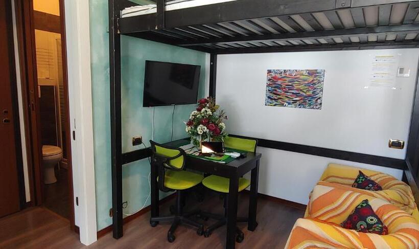 Студия Deluxe, Affittacamere Valchiavenna Foresteria In Tranquilla Villa Signorile Con Comodo Parcheggio Privato