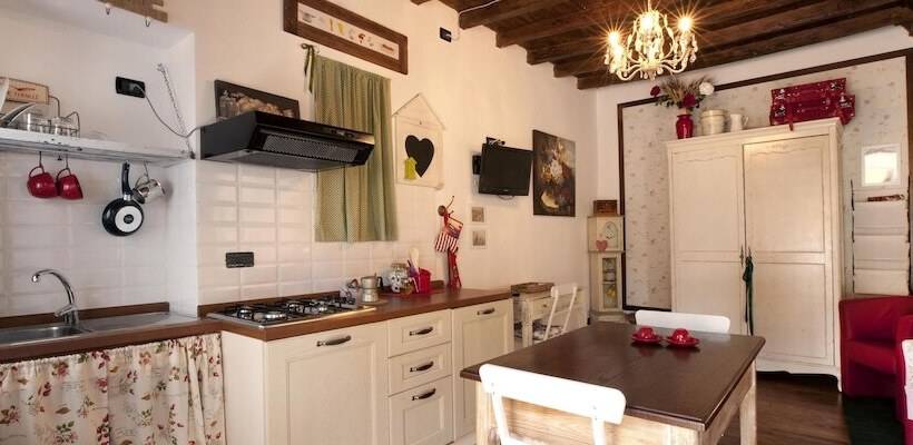 스탠다드 스튜디오, Residence La Pera Bugiarda
