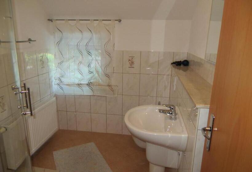 חדר משפחתי, Ferienwohnung & Zimmervermietung Wolf