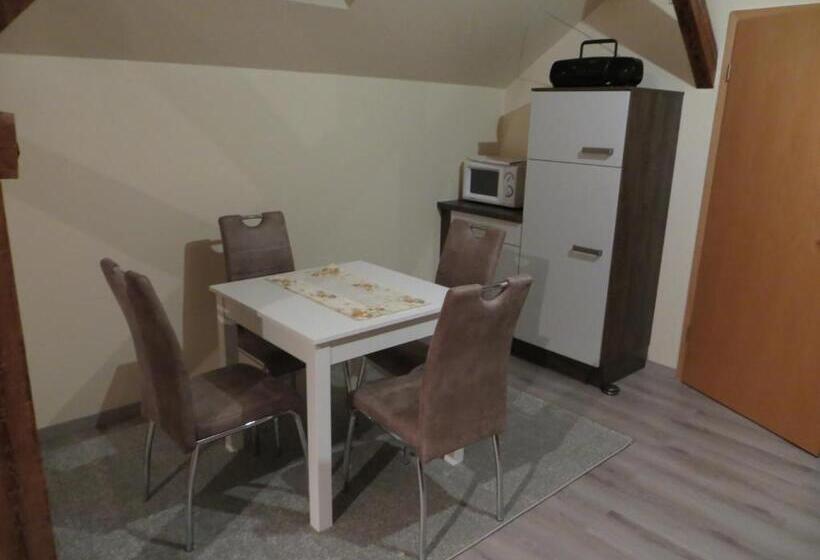 חדר משפחתי, Ferienwohnung & Zimmervermietung Wolf