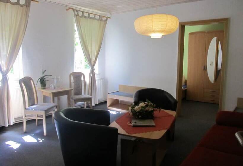 Семейный Номер, Pension Mahrets Puppenstube