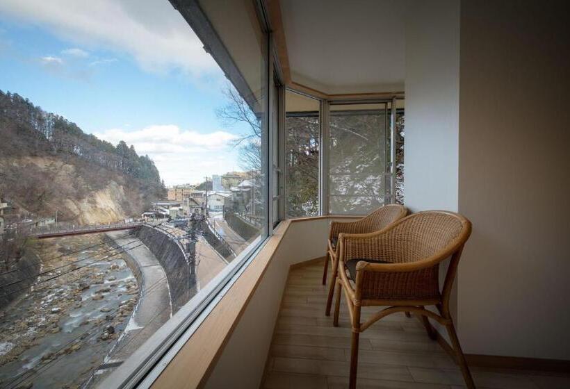 家庭间, Yumori Onsen Hostel