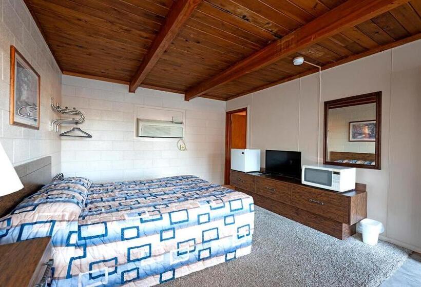 Номер Deluxe, Cedar Inn
