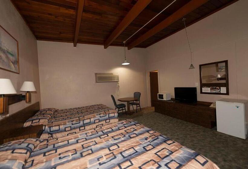 Номер Стандарт, Cedar Inn