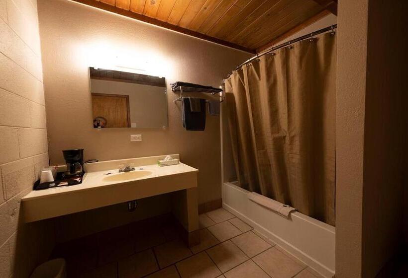 Номер Стандарт, Cedar Inn