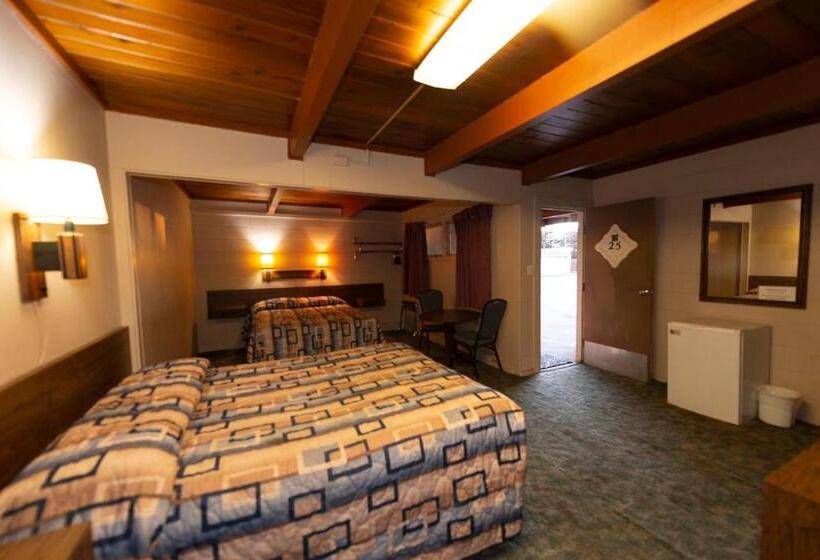 Семейный Номер, Cedar Inn