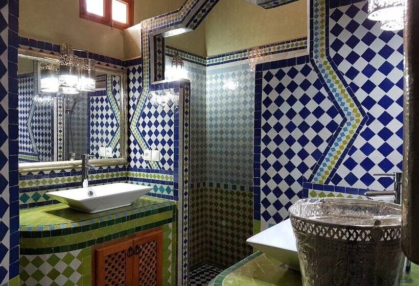 سوییت با چشم‌انداز استخر, Riad Soleil D Or