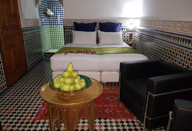 اتاق استاندارد با چشم‌انداز استخر, Riad Soleil D Or