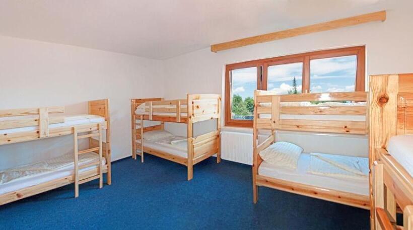 Кровать в Многоместном Номере с Общей Ванной, Gasthaus Pension Goldeck