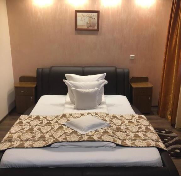 חדר סטנדרט לשלושה, Pensiunea Flora