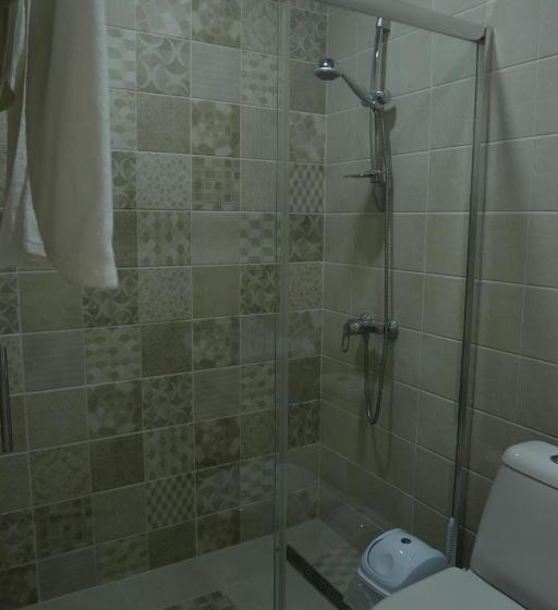 اتاق اکونومی, Guest House Gantiadi
