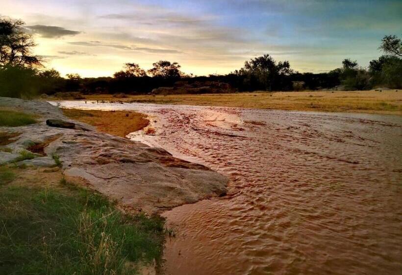 چادر با خدمات رفاهی استاندارد, Camp Mara