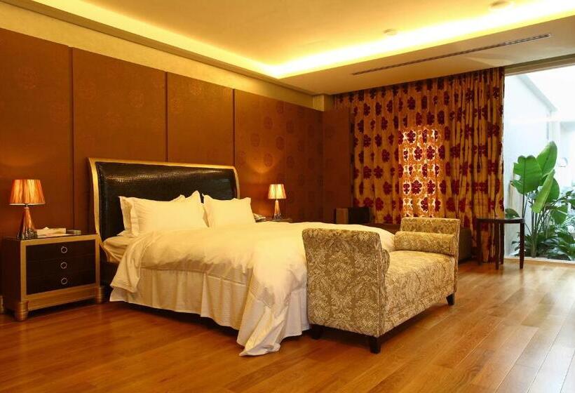 اتاق لوکس, Elan Motel