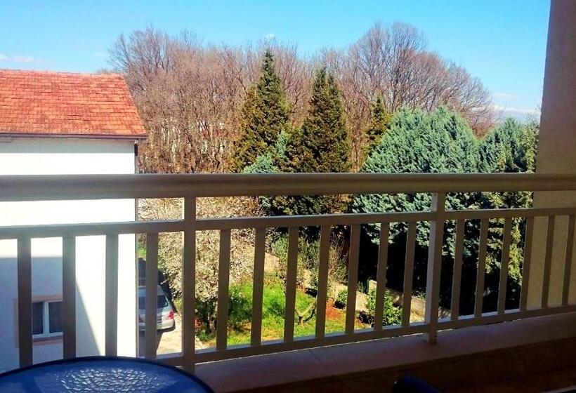 اتاق استاندارد سه تخته با بالکن, Guesthouse Tatjana