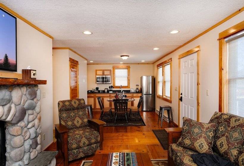 Хижина, Cobble Mountain Lodge