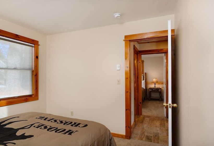 Хижина, Cobble Mountain Lodge