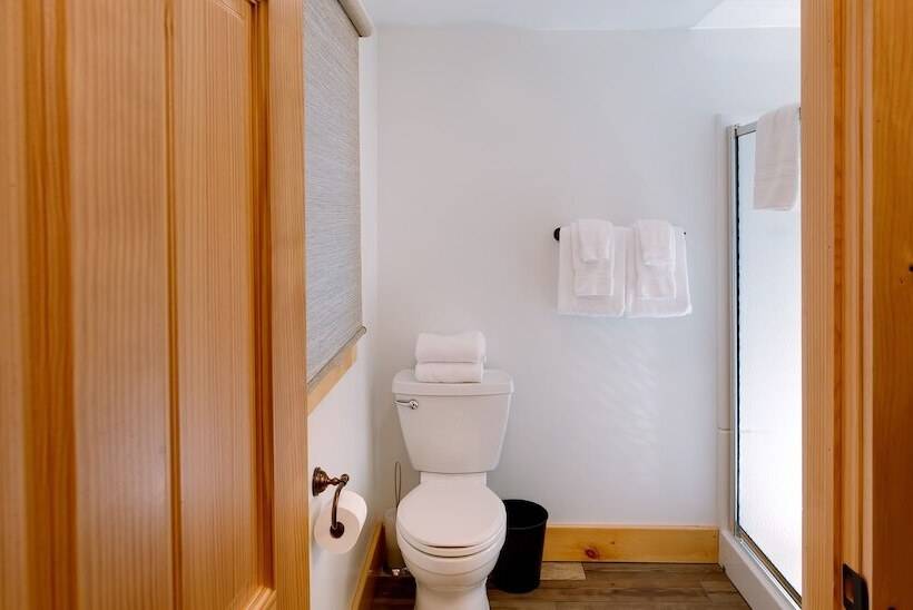 Хижина, Cobble Mountain Lodge