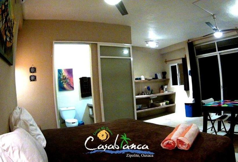 キングサイズベッドのデラックススイート, Casablanca Guest House   Adults Only   Starlink Internet!