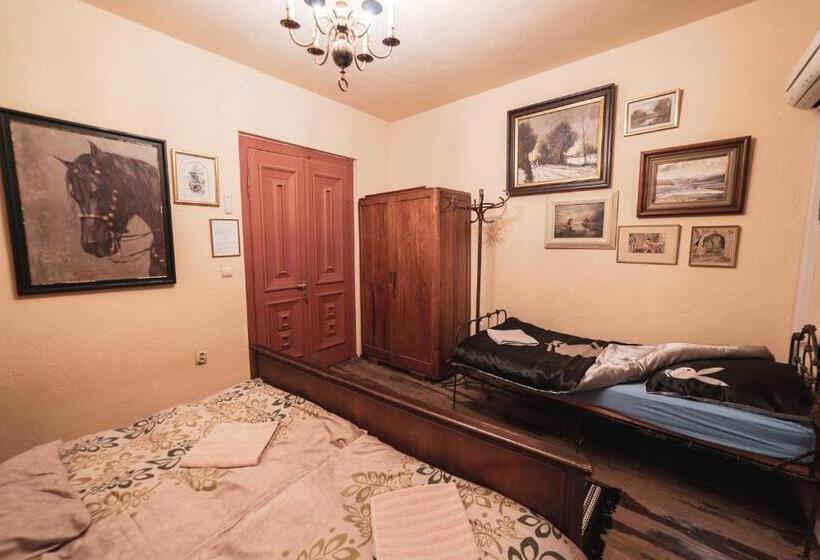 اتاق استاندارد سه تخته با سرویس بهداشتی مشترک, Guest House Malkia Inter