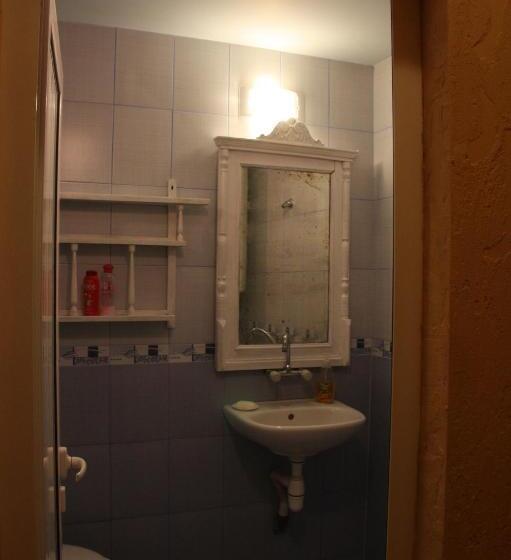 اتاق استاندارد چهارنفره با سرویس بهداشتی مشترک, Guest House Malkia Inter