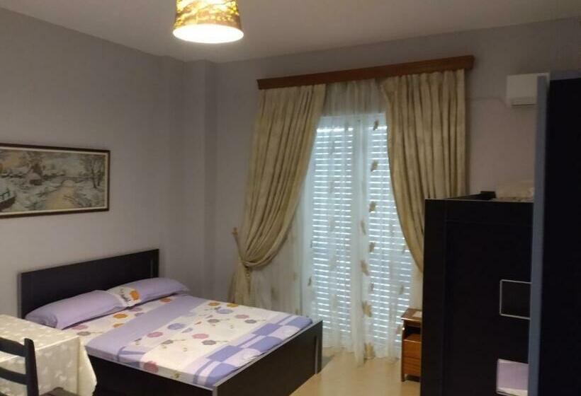 اتاق استاندارد چهارنفره با بالکن, Xuxi Apartments