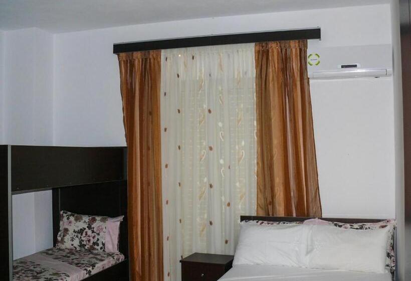 اتاق استاندارد چهارنفره با بالکن, Xuxi Apartments