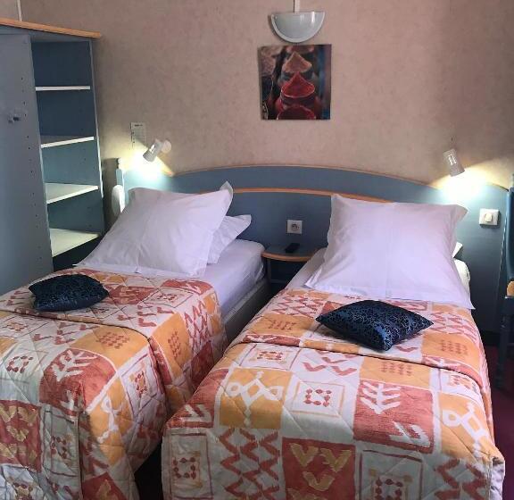 Номер Стандарт, Hôtel Du Commerce