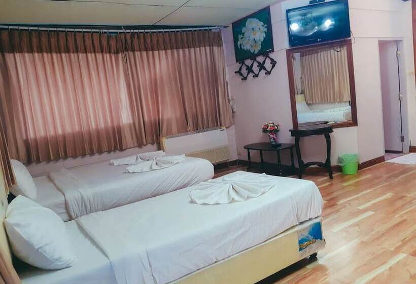 Семейное Бунгало, The Uncle Beach Resort