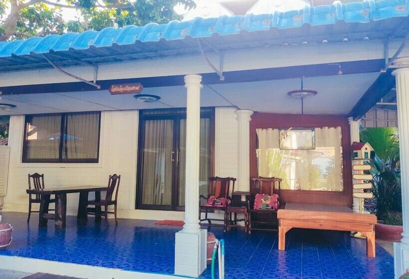 Семейное Бунгало, The Uncle Beach Resort