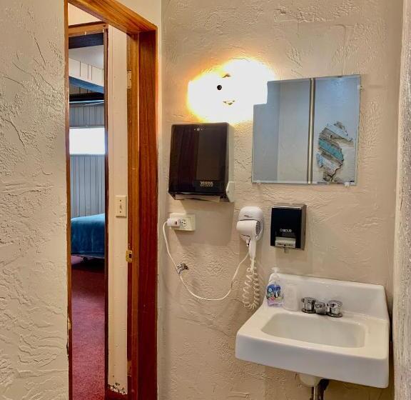 Семейный Номер, Breakers Boutique Inn