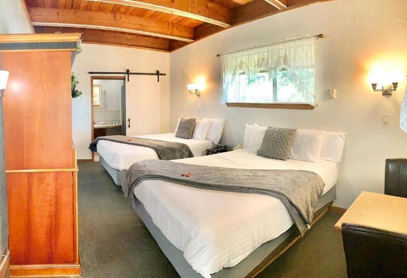 Номер Стандартный Кровать Куин, Breakers Boutique Inn