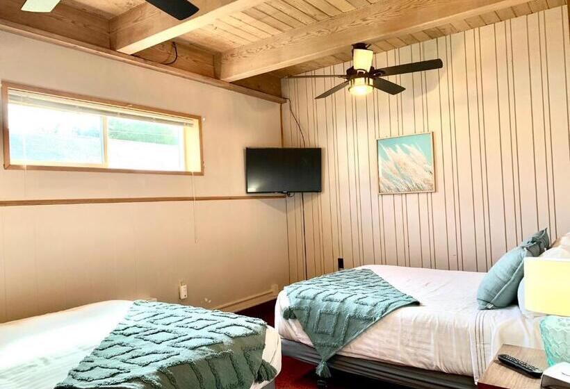 Семейный Номер, Breakers Boutique Inn