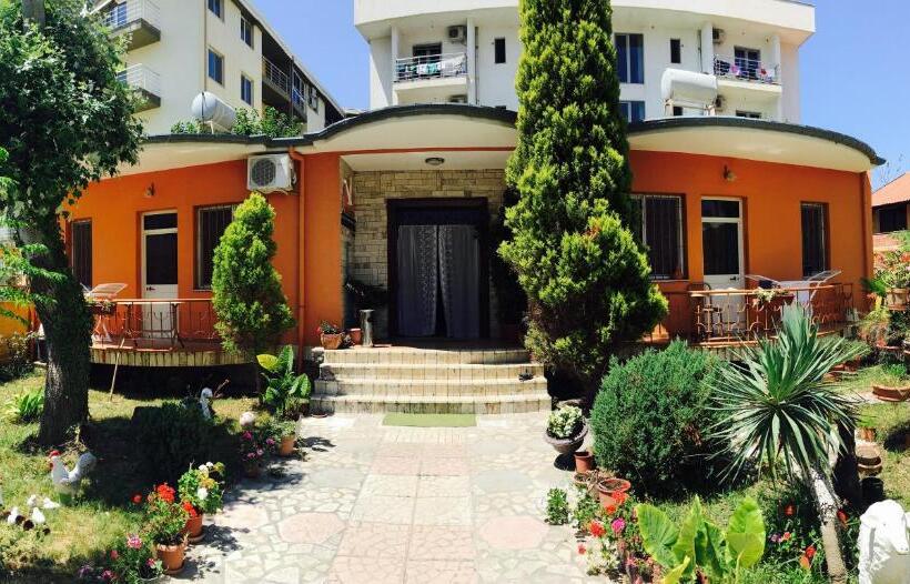 Семейное Студио, Guroal Holiday House
