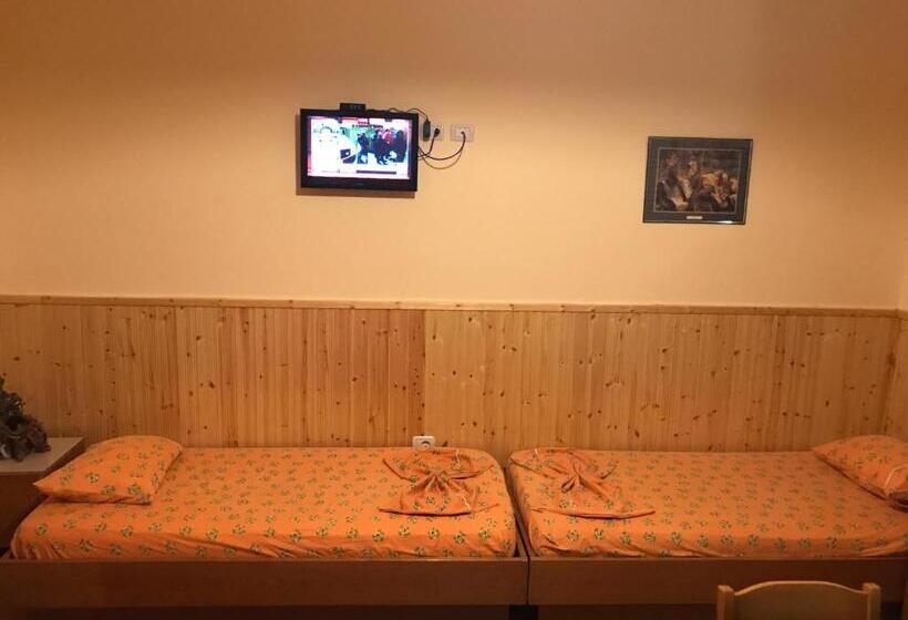 Семейное Студио, Guroal Holiday House