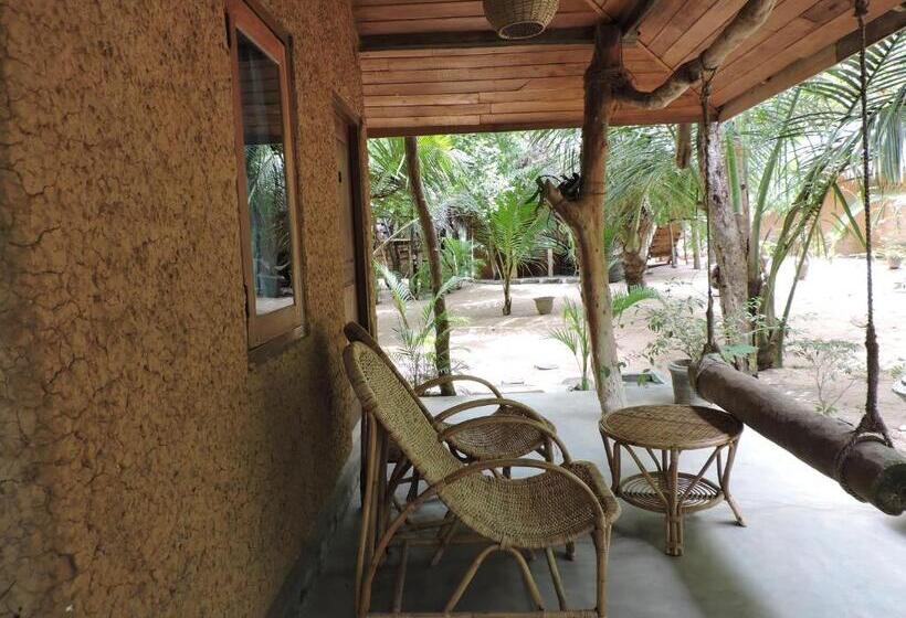 کلبه ییلاقی, Cinnabar Resort