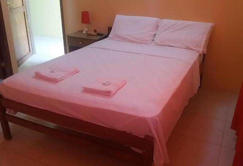 디럭스 룸, Hostal Montecarlos