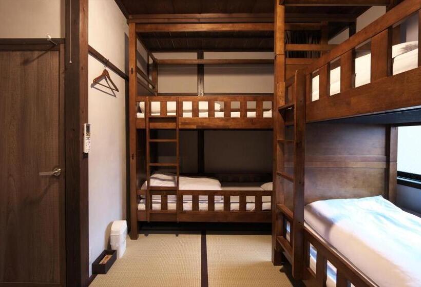 Кровать в Общей Комнате, Kanazawa Guest House East Mountain