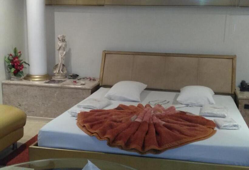 Люкс, Heru's Motel