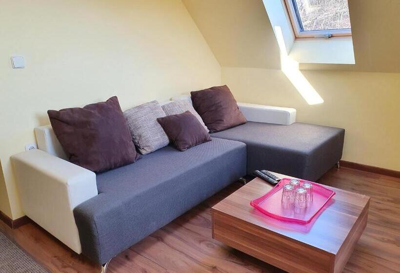 1 Bedroom Apartment Lake View, Rudolf Vendégház