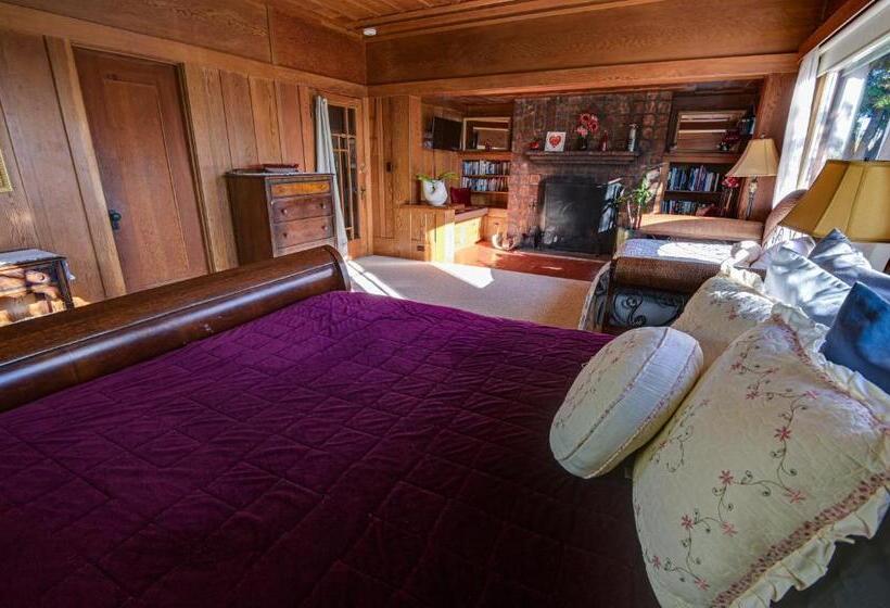 Номер Deluxe, The Captains Quarters
