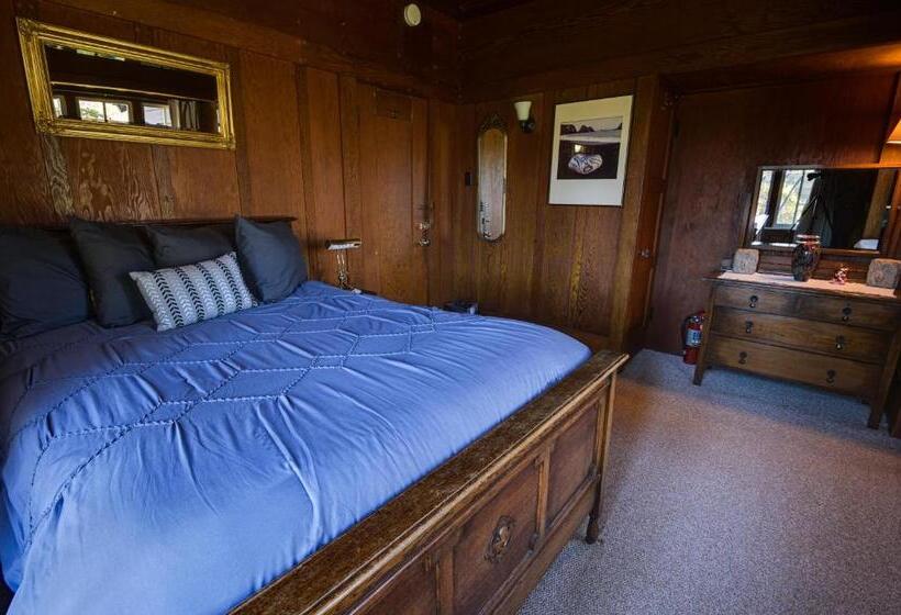 스탠다드 룸, The Captains Quarters
