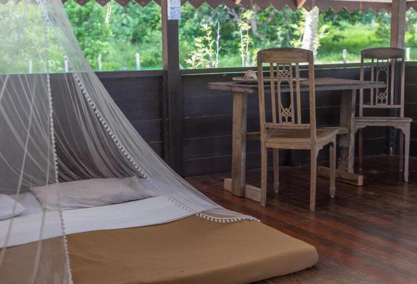 سرير فى غرفة مشتركه, Wild Pasir Panjang