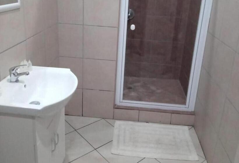Четырехместный Номер Стандарт, Grand Central Guesthouse
