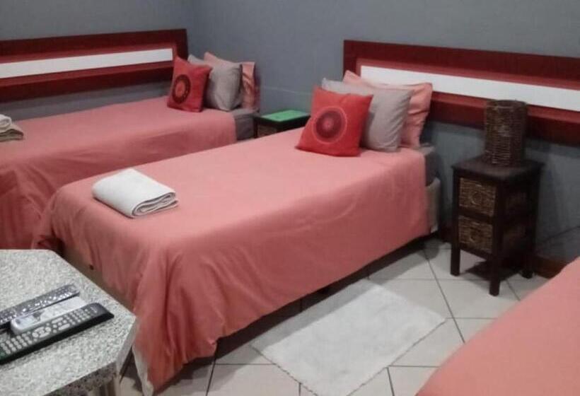 Трехместный Номер Классика, Grand Central Guesthouse