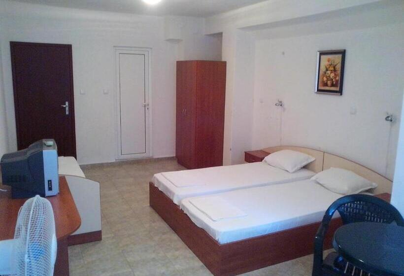 اتاق استاندارد سه نفره, Guest House Krasi